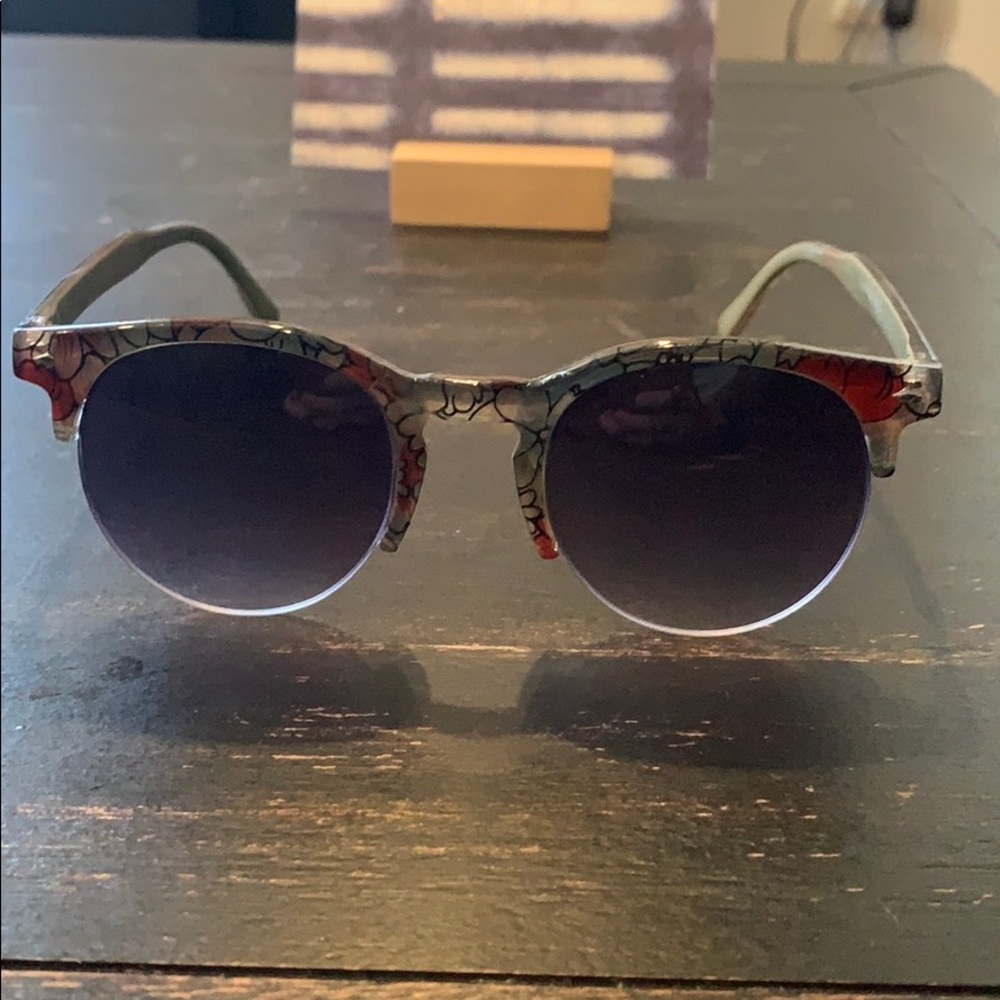 Flower pattern sunglasses